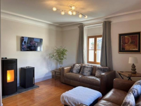 Belle maison de ville au centre de Luchon, à 200m des Télécabines !